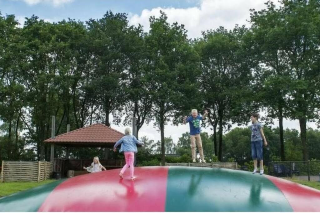 Villa Chalet In Bosrijke Omgeving Op Chaletpark Kempenbos Naast Duc De Brabant Voor 2-3-4-5 Personen Diessen Exterior foto